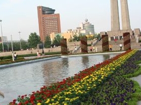 抗震纪念碑广场